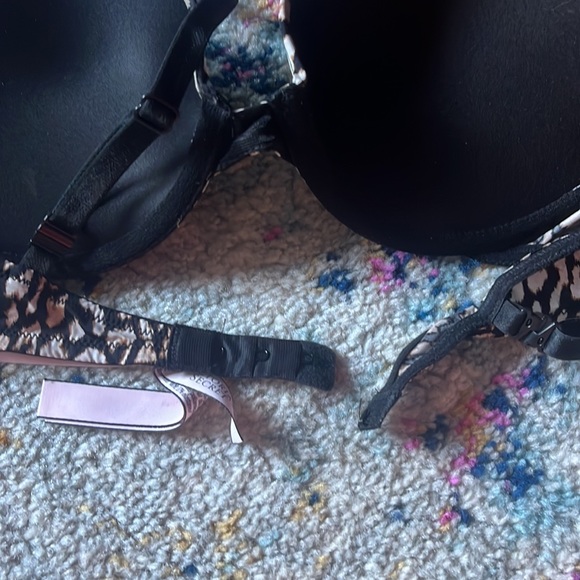 Victoria’s Secret Push-Up Bra - Picture 6 of 6